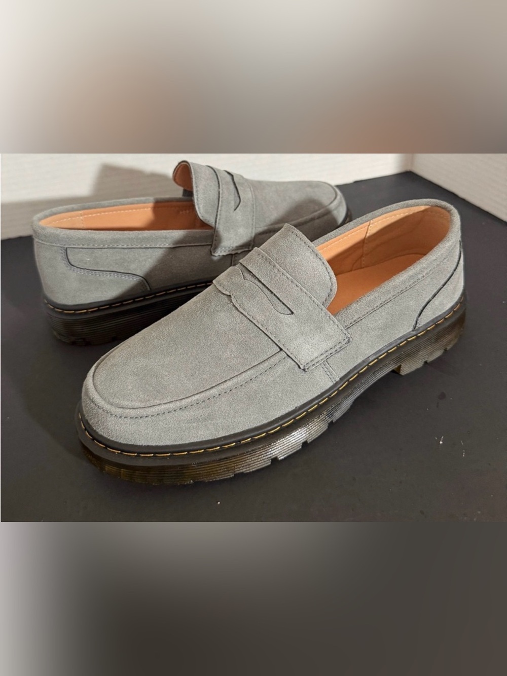 SENNYO Women’s Gray Suede Penny Loafers Size 10 SY-2212